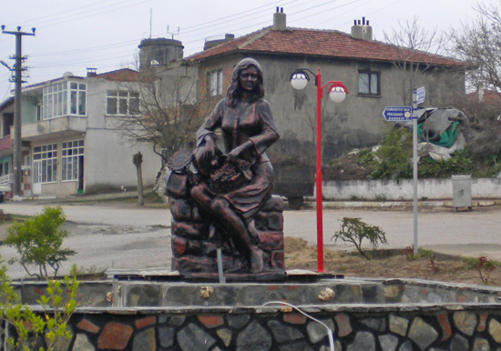 Kırcasalih Beldesi Üzüm Anıtı